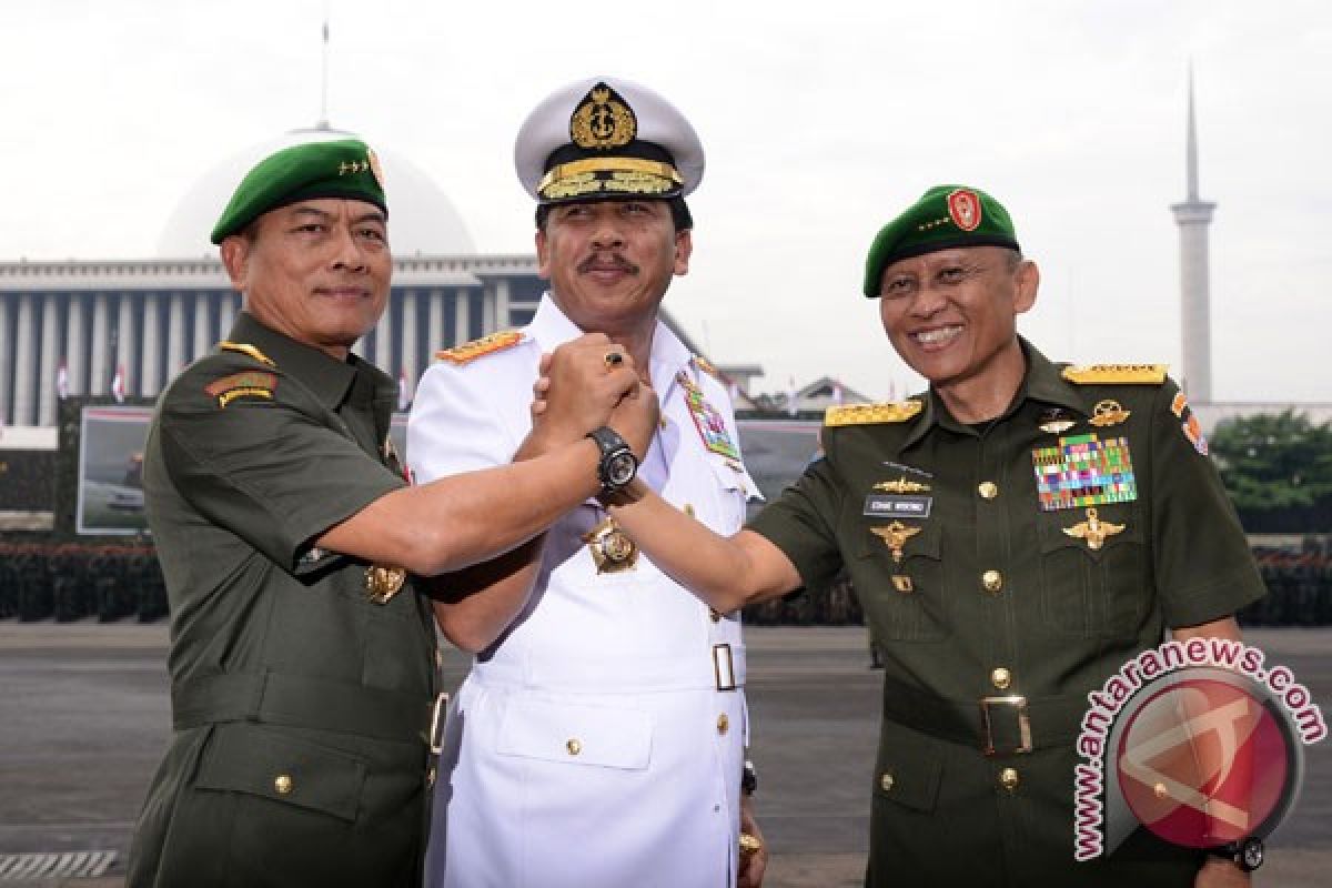 General Pramono hands over post to Lt Gen Moeldoko