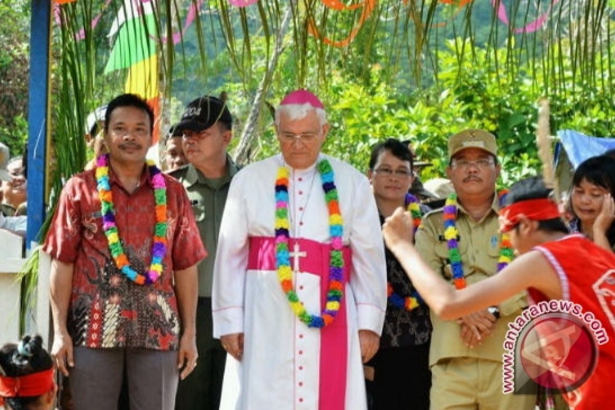 Gereja Katolik Santo Petrus Meromo Sekadau Diresmikan