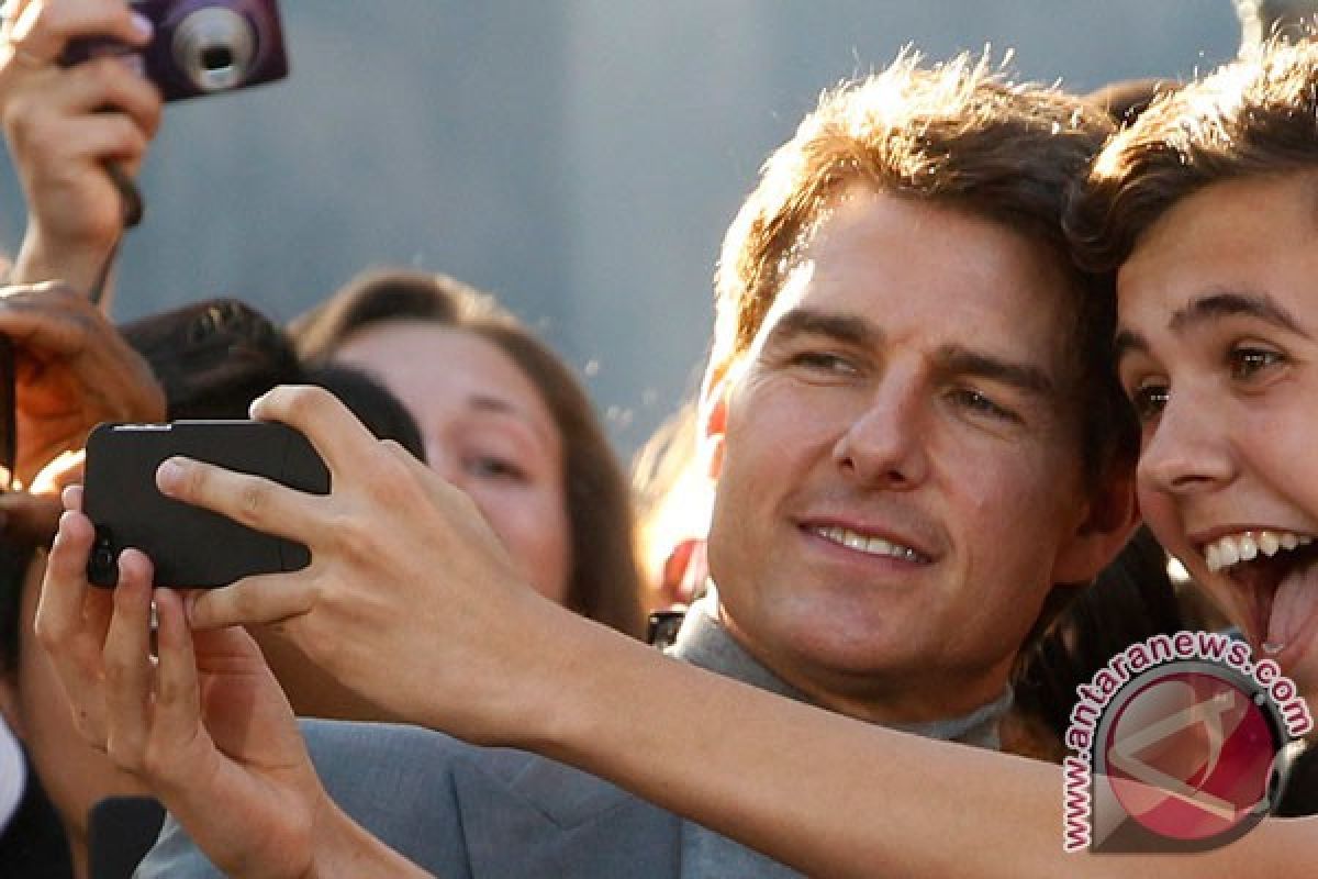 Tom Cruise lawan "drone" di "Top Gun 2"