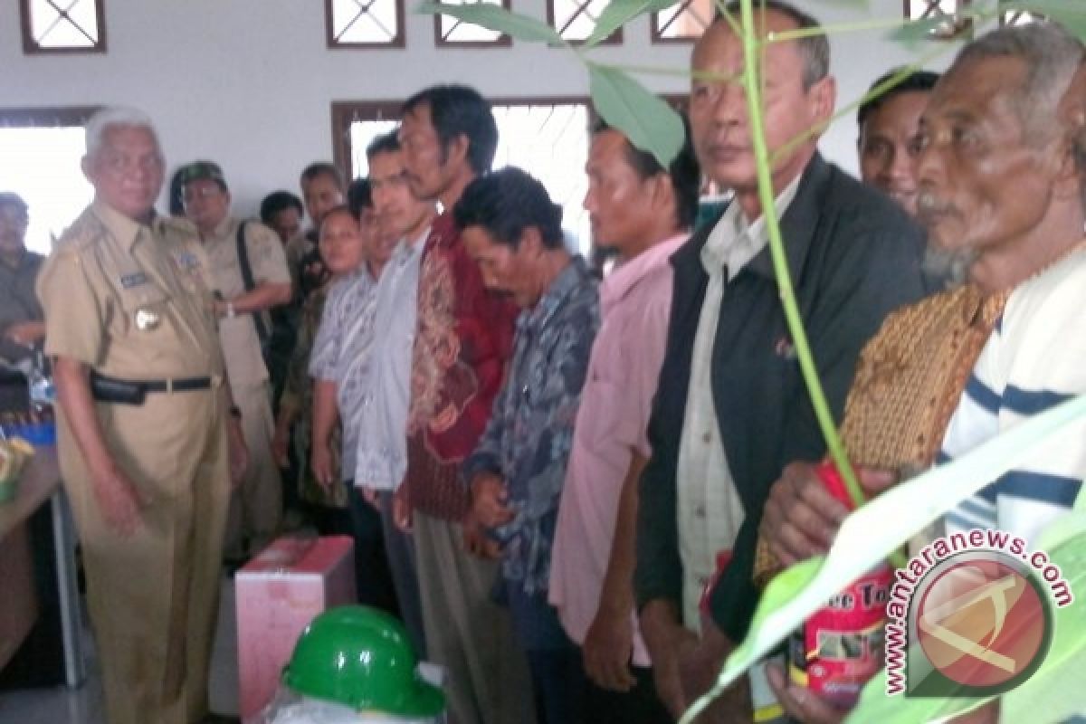 Gubernur Kaltim Serahkan Bantuan kepada Petani PPU