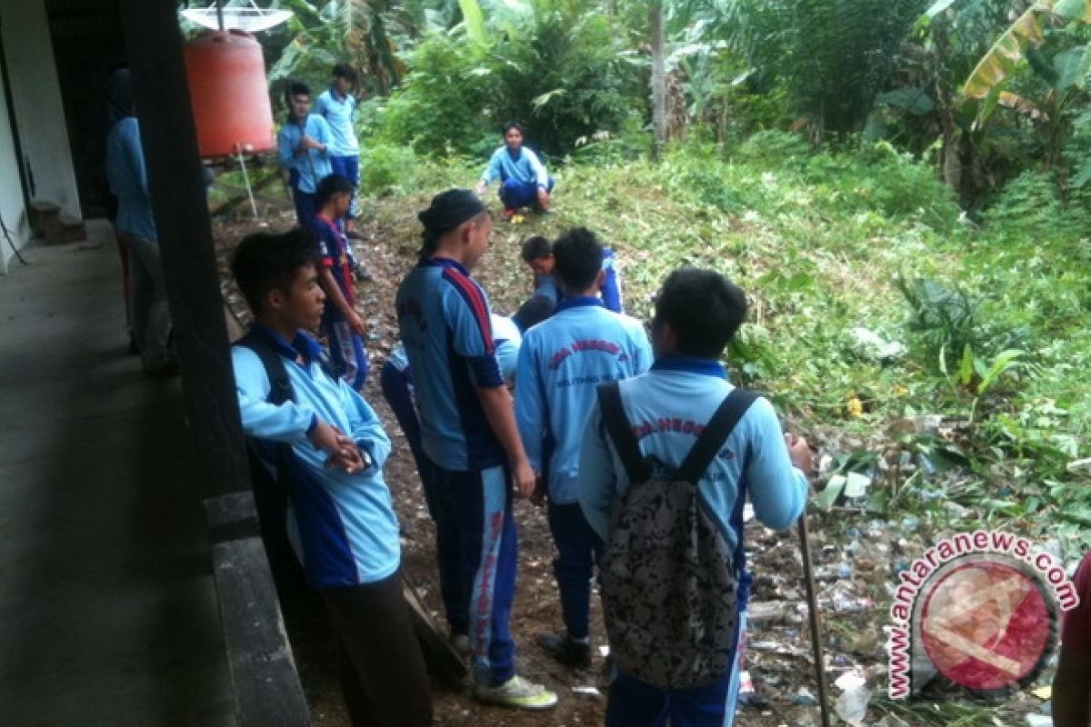 Belitang Hilir Galakkan Jumat Bersih