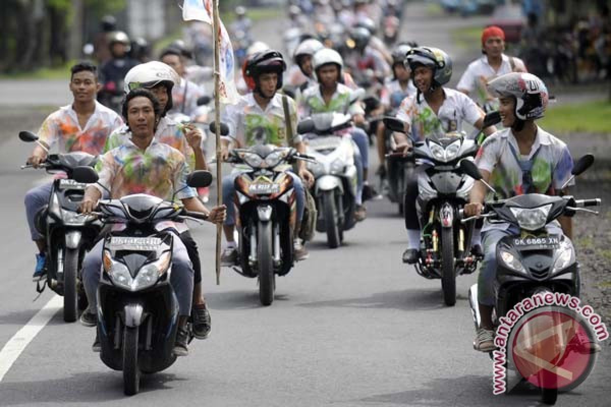 Polisi Amankan Peserta Konvoi Kelulusan SMA 