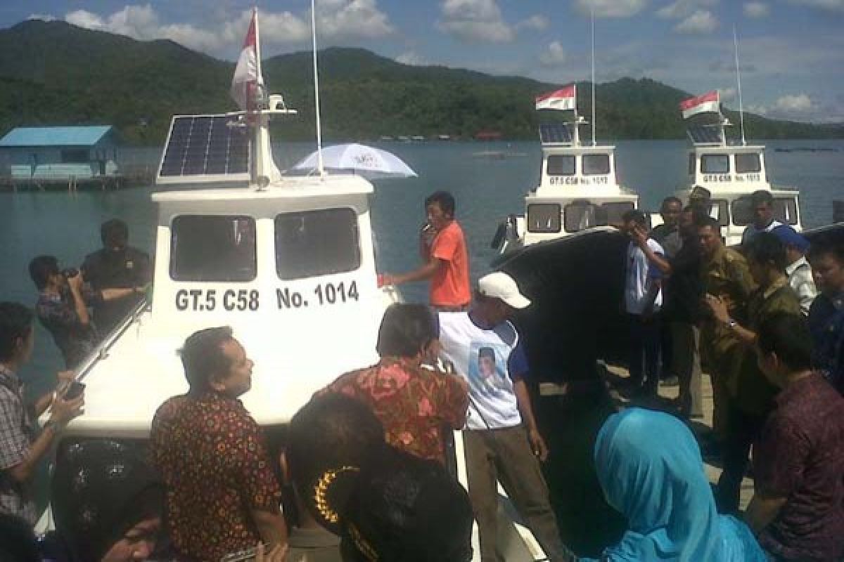 Kementerian PDT Serahkan Bantuan Kapal Nelayan Konawe