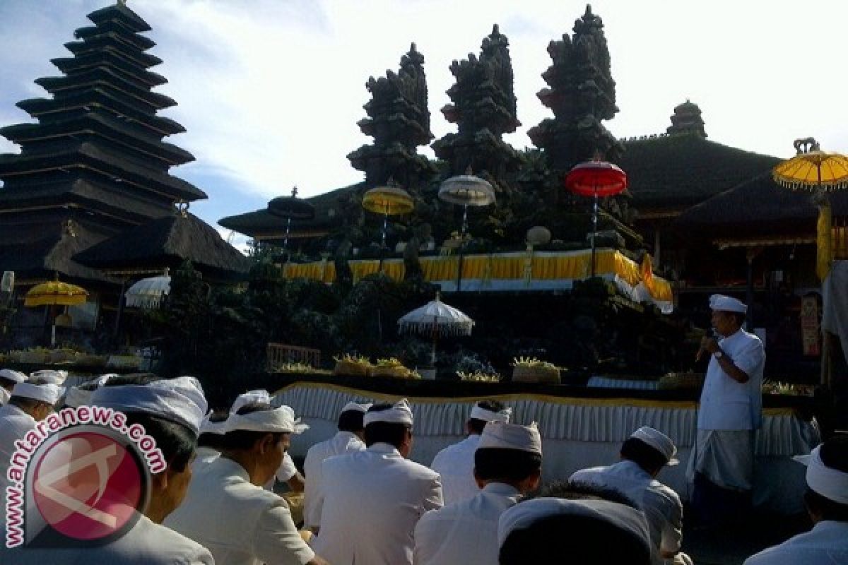 Pastika Ingatkan Pegawai Mengabdi Demi Bali