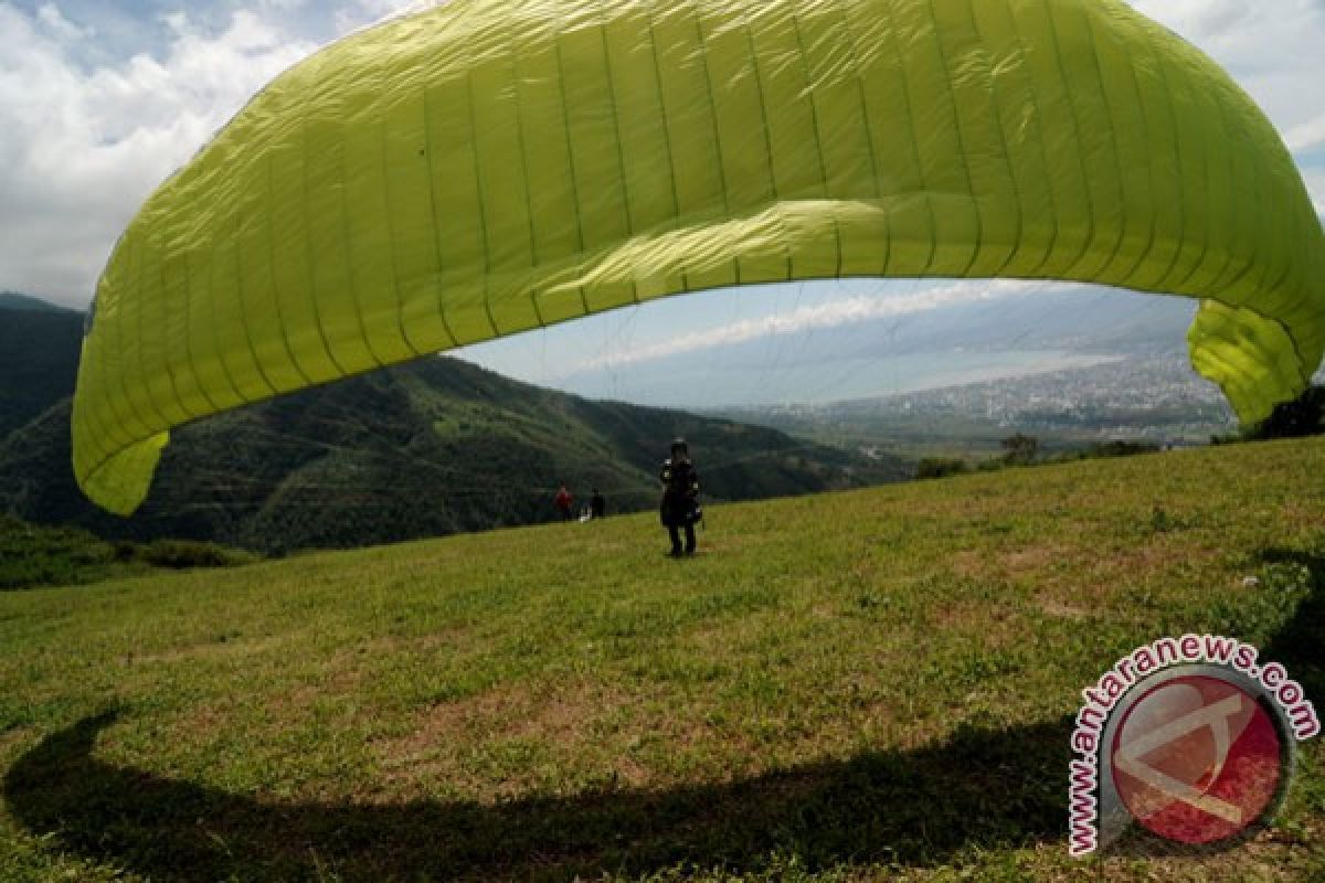 Central Sulawesi holds international paragliding championship