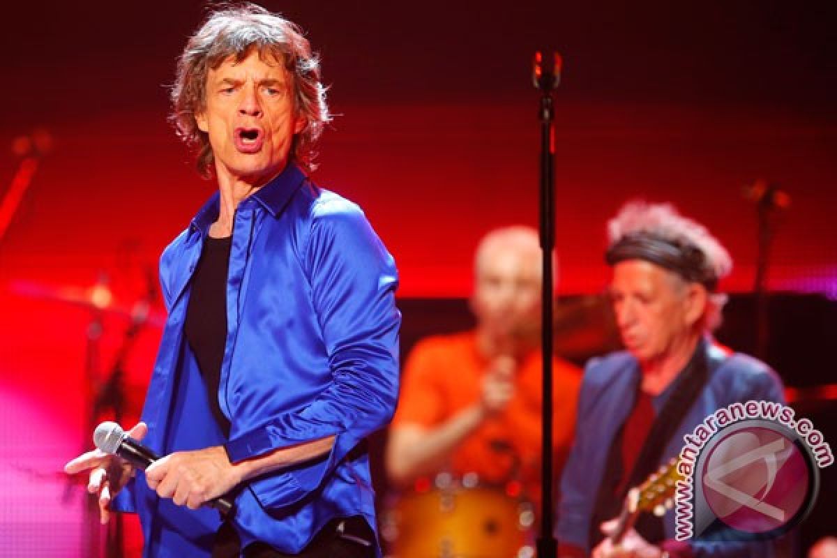 Rolling Stones batalkan tur setelah kematian pacar Jagger