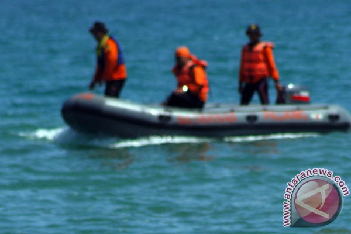 Tim SAR sisir Pantai Ujunggenteng cari wisatawan hilang