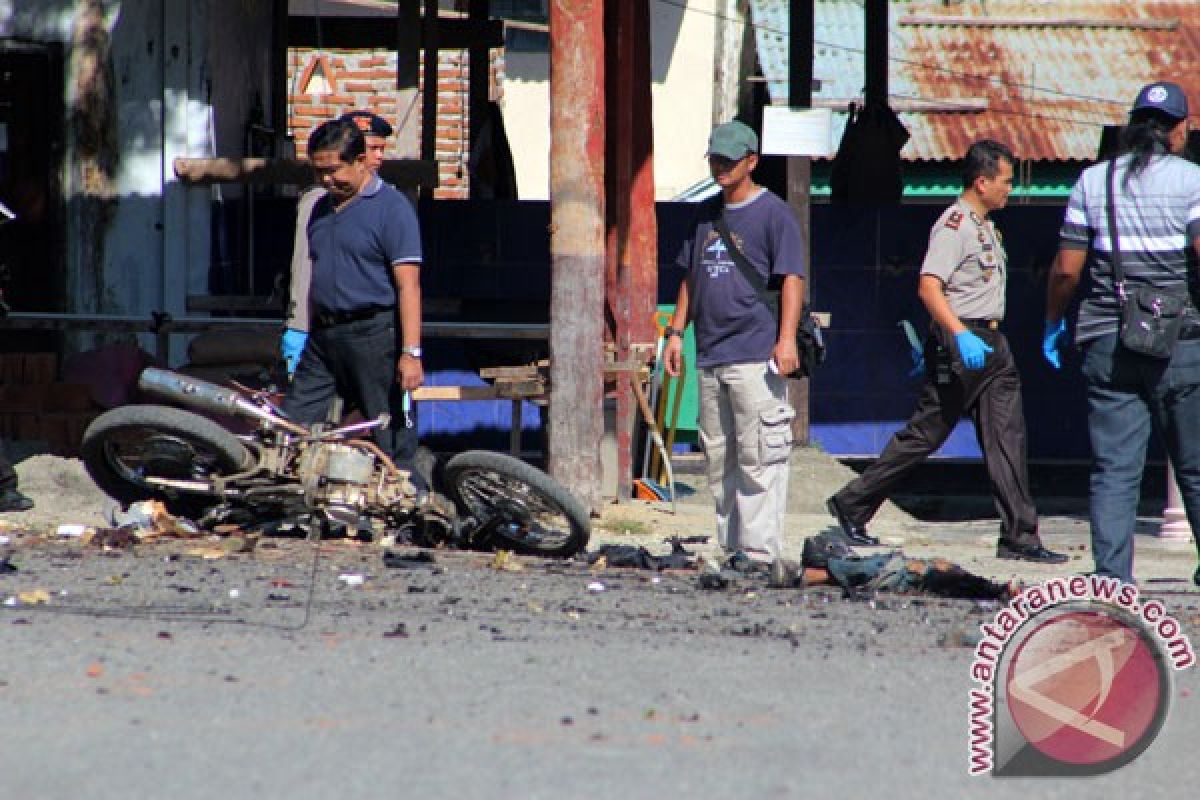 Polisi periksa kendaraan bom Poso