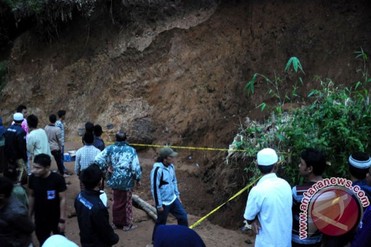 Longsor di Tegal tewaskan lima orang