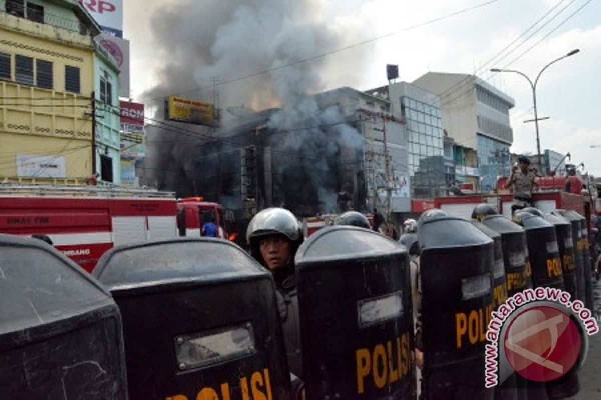 Pengusaha Palembang minta pelaku pembakaran toko diusut