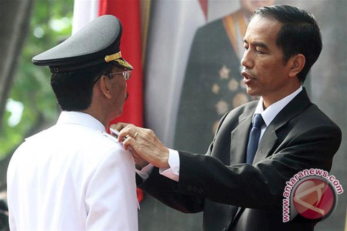 Jokowi minta pejabat  jadi pelayan publik