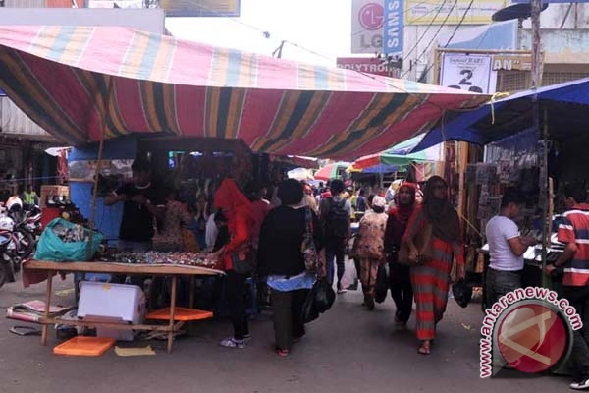 Pasar tradisional di Palembang dipadati pengunjung 