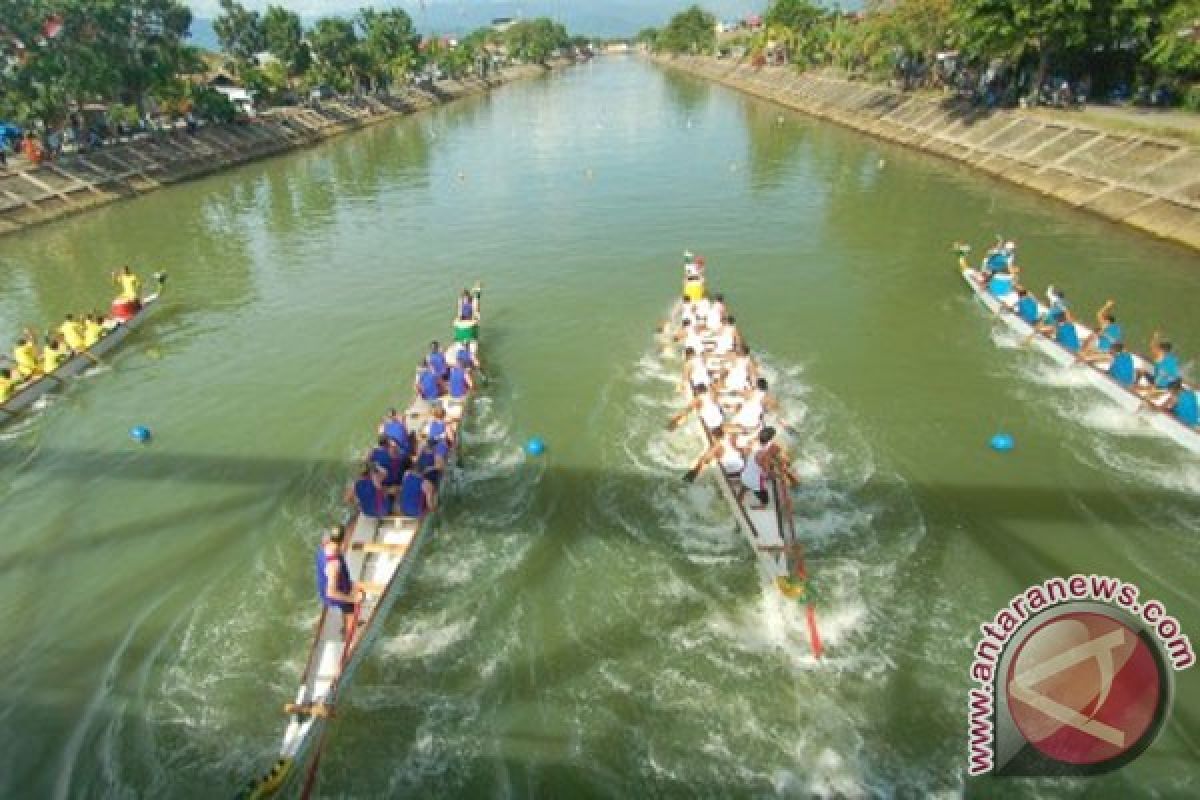 Riau juara umum lomba perahu naga internasional