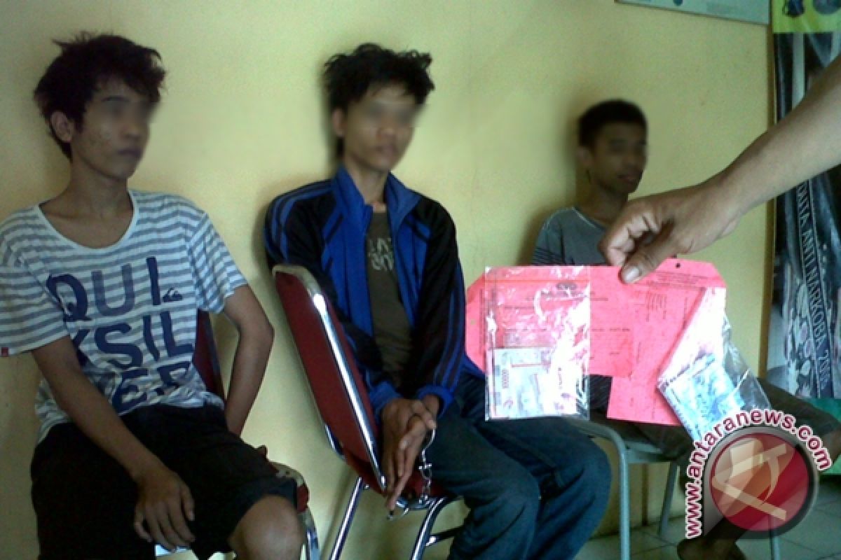 Polisi Tangkap Tiga Pria