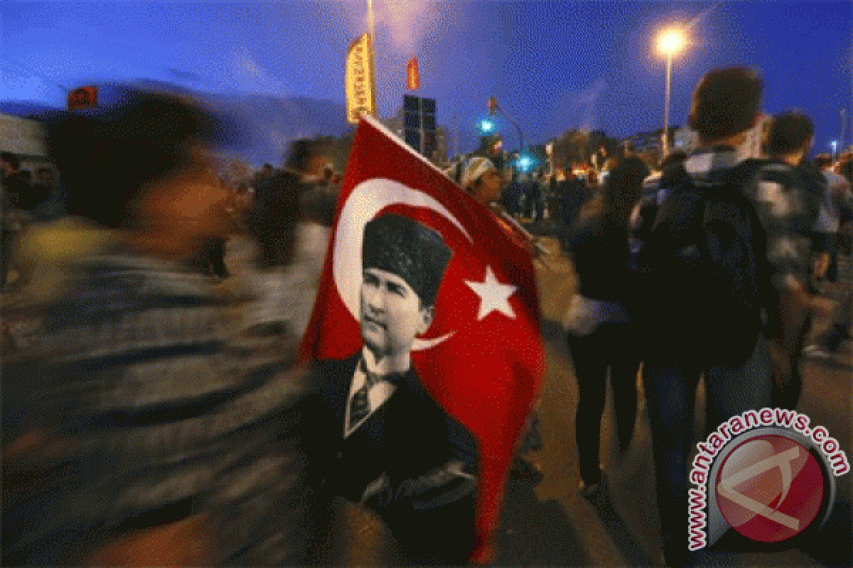 Ribuan warga Turki berunjuk rasa menentang Erdogan