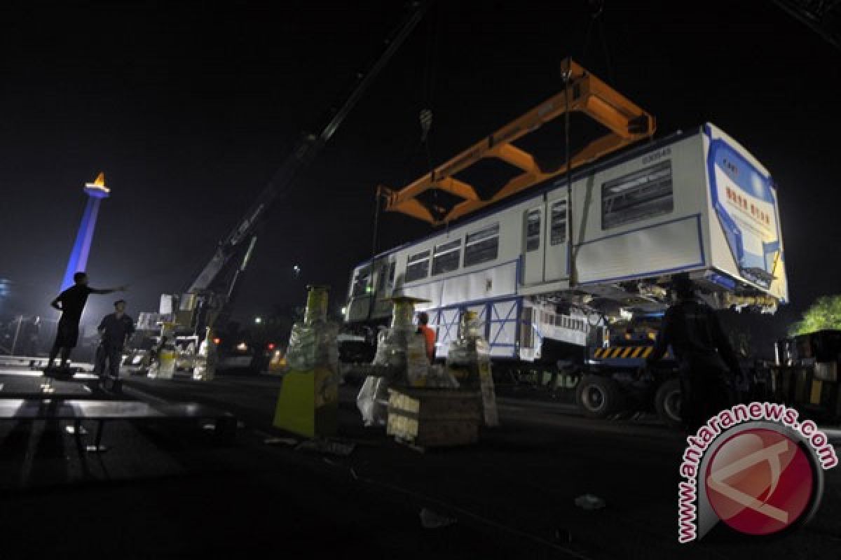 Jokowi breaks ground marking start of work in monorail project -