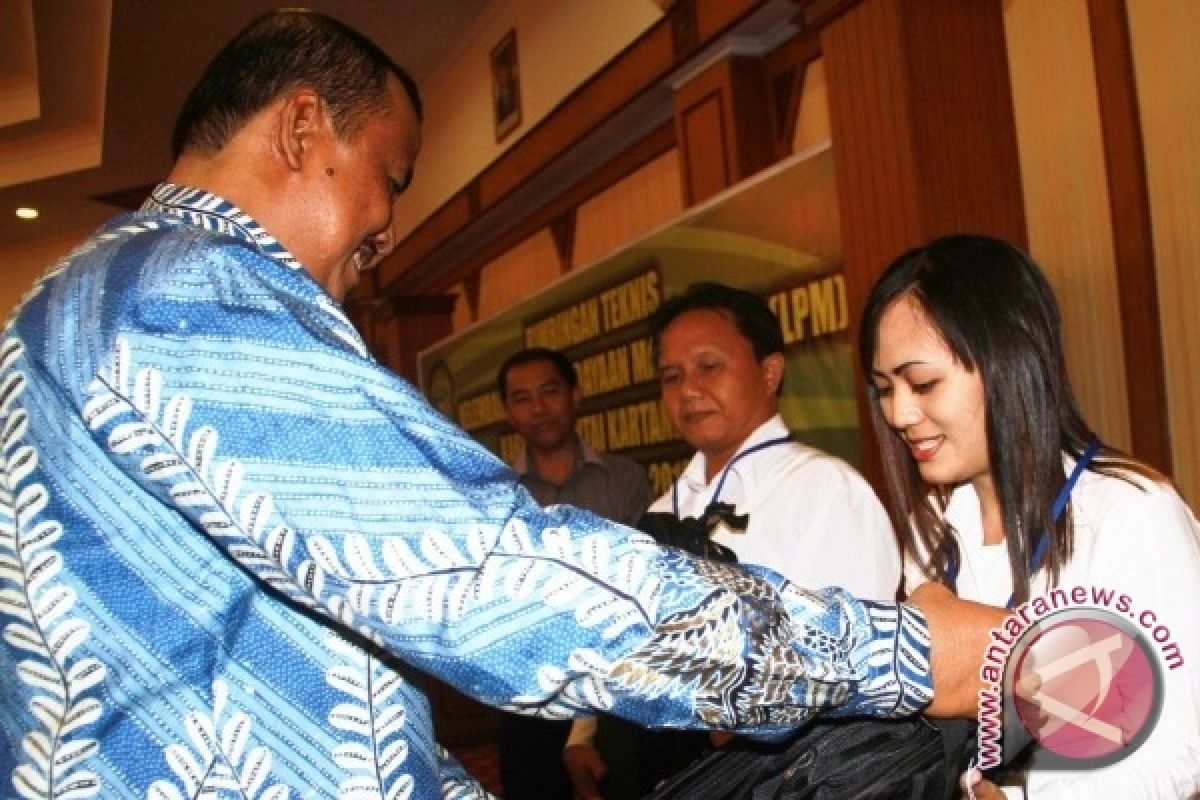 Tingkatkan Keterampilan, Anggota LPM Diberi Bimtek