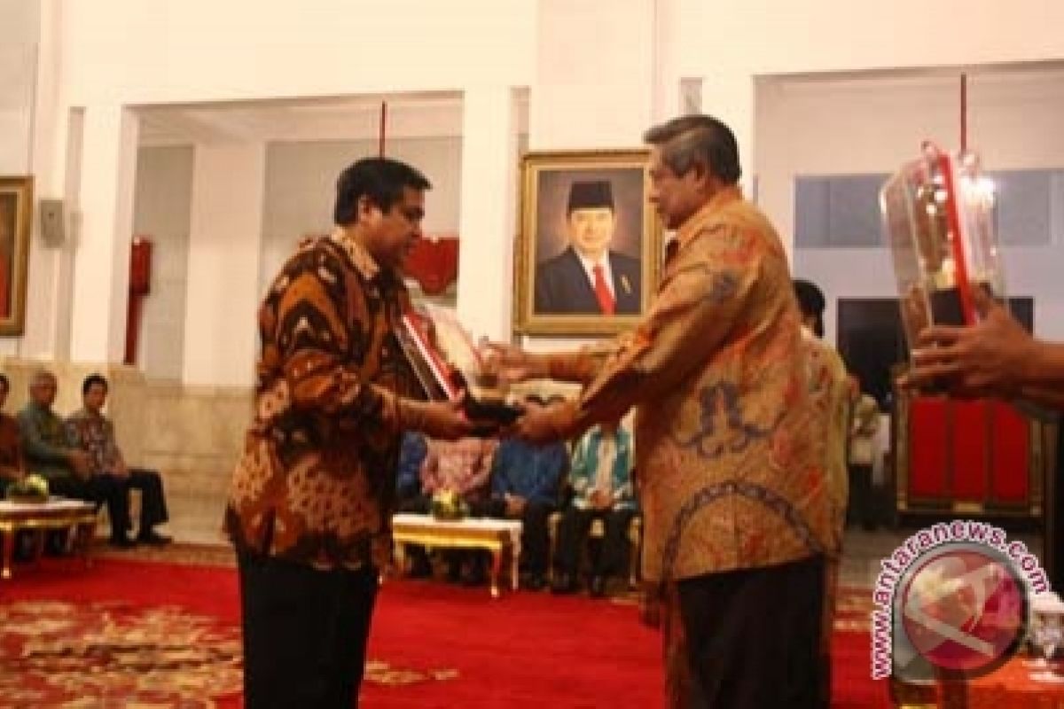 Gubernur Jambi raih penghargaan provinsi terbaik pertama penyusunan SLHD