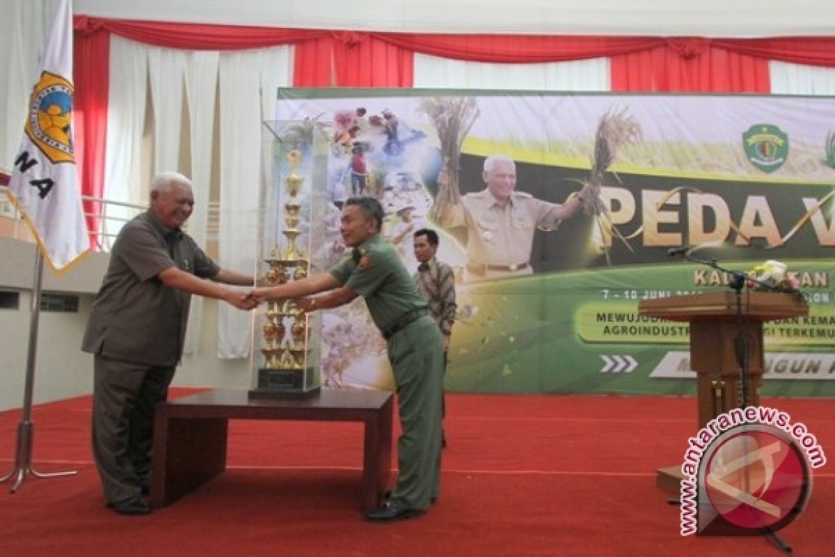 Gubernur Kaltim Serahkan Piala Bergilir Asah Terampil