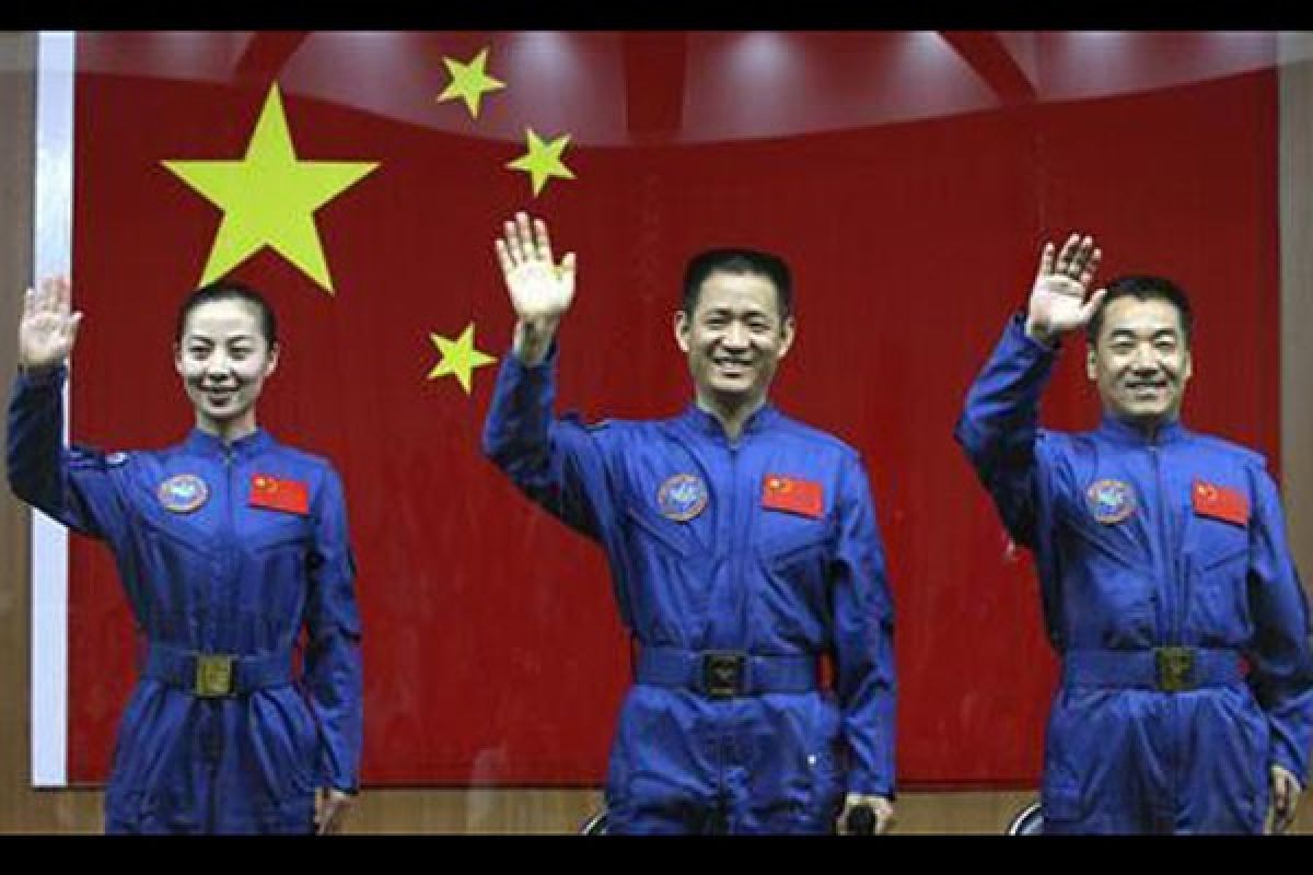 China luncurkan pesawat antariksa berawak