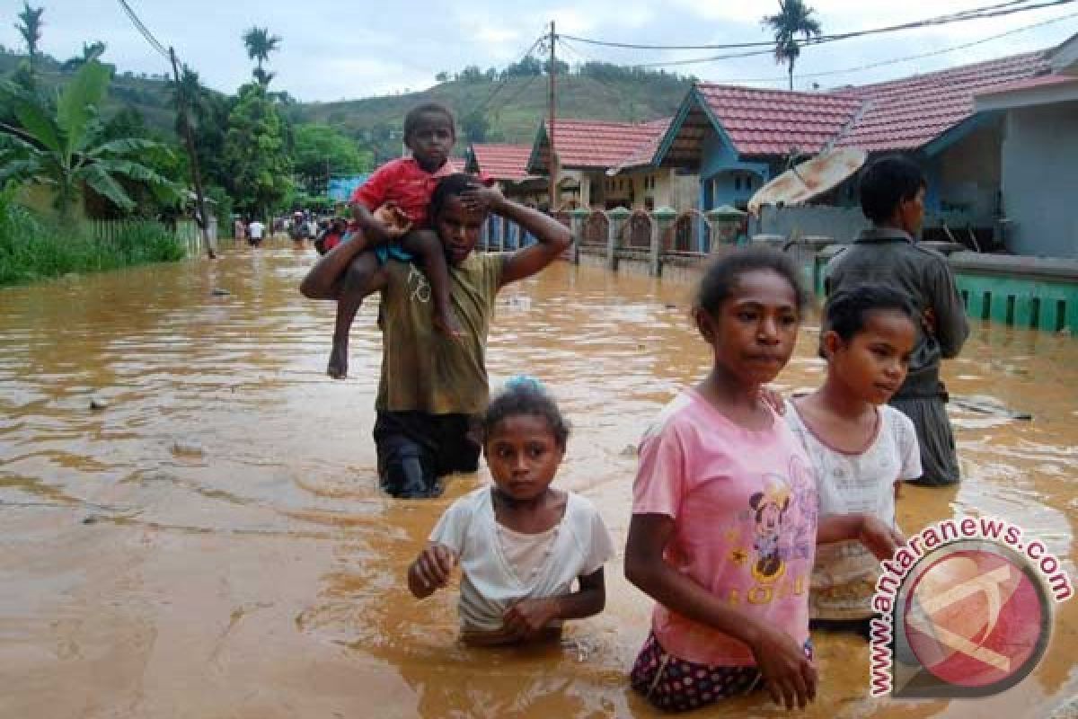 Jayapura banjir, satu rumah hanyut