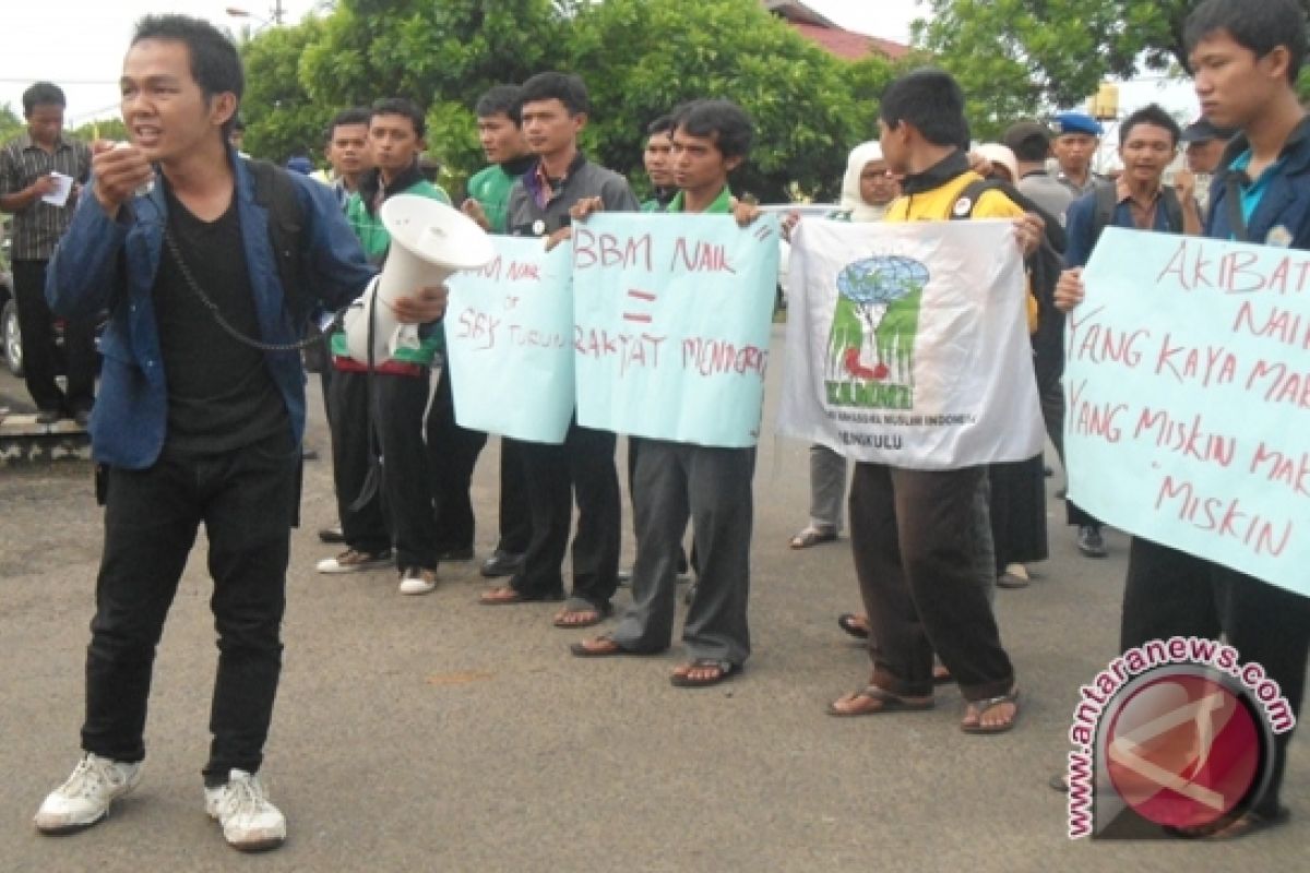 Mahasiswa Bengkulu tolak kenaikan harga BBM