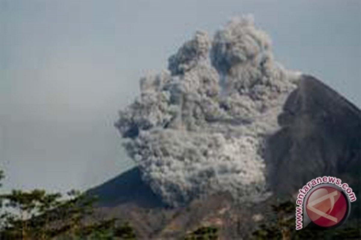 Merapi kembali erupsi masyarakat tetap beraktivitas