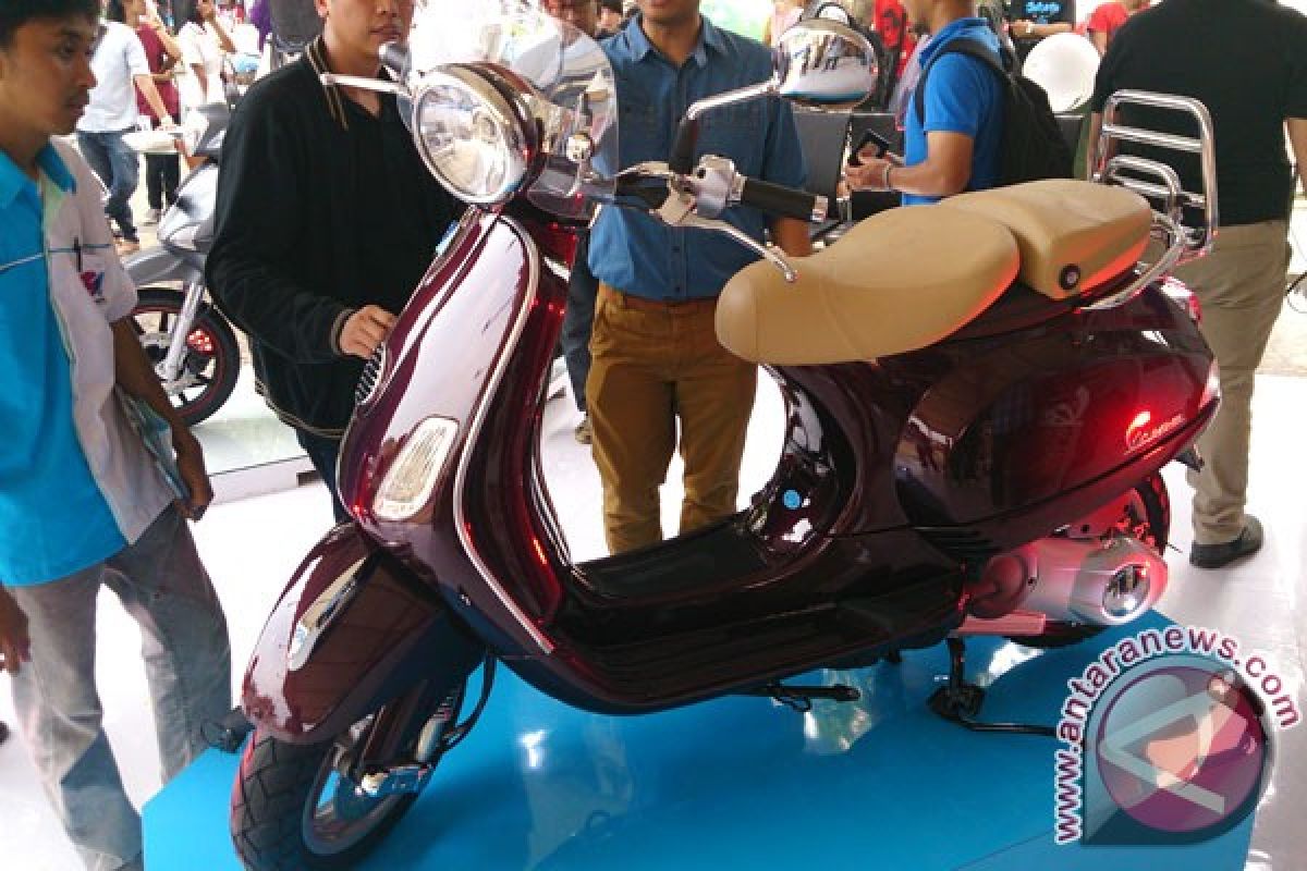 Vespa andalkan LXV150 di IIMS 2013