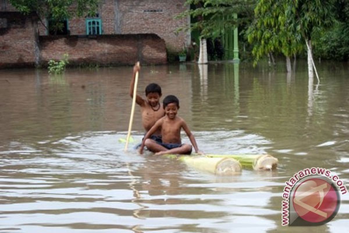 Bantuan mulai mengalir untuk korban banjir NTT