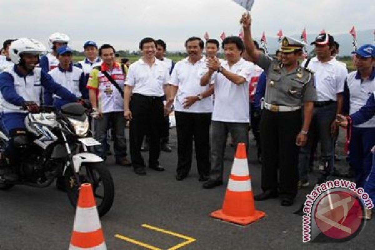 96 peserta ikuti kompetisi instruktur "Safety Riding" 2013