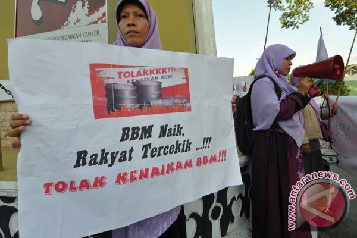 Perempuan semakin terbebani imbas BBM naik