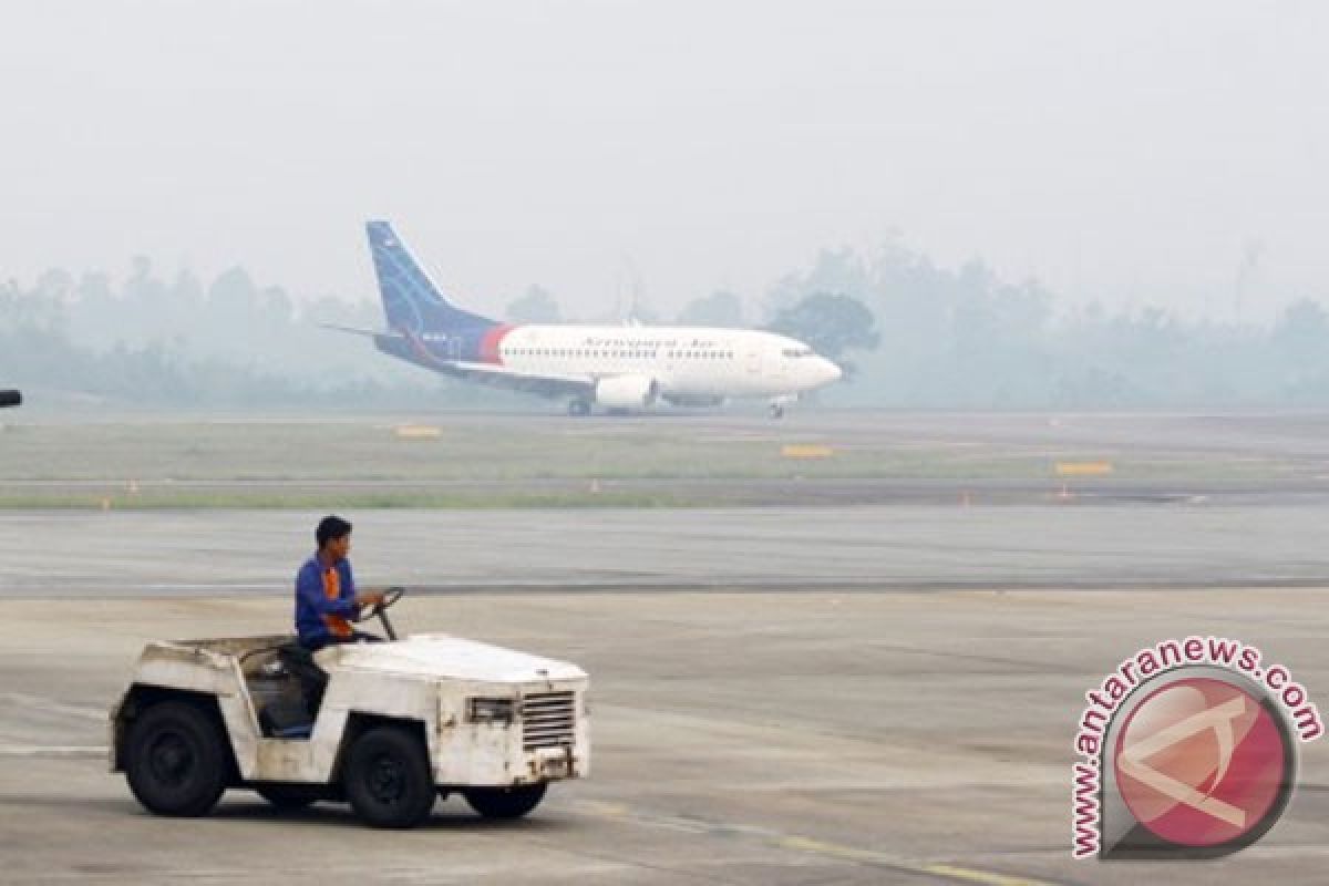 Haze of smokes from bush fires disrupts flight schedules in Batam
