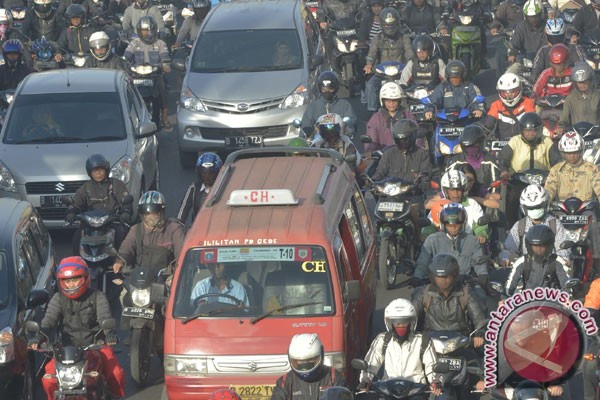 Lalu lintas Jakarta macet usai hujan