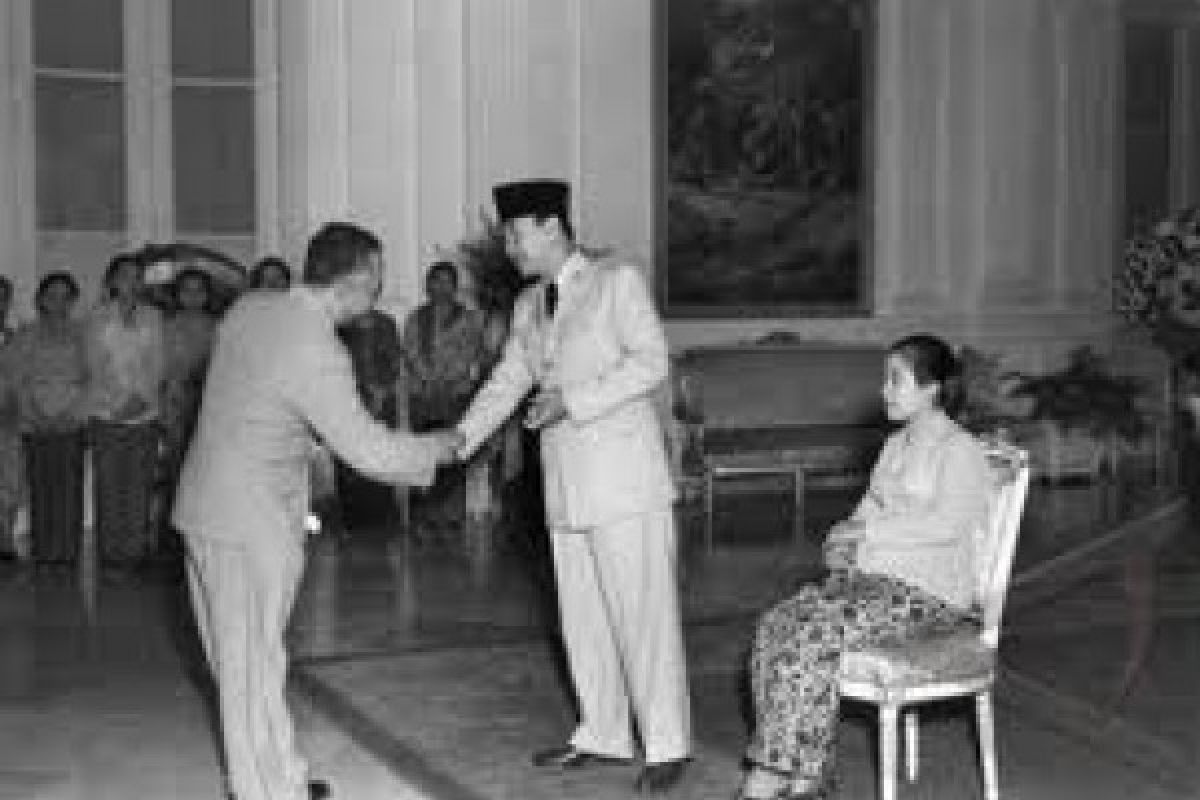 Pengunjung Kagumi Rumah Bung Karno di Bengkulu    