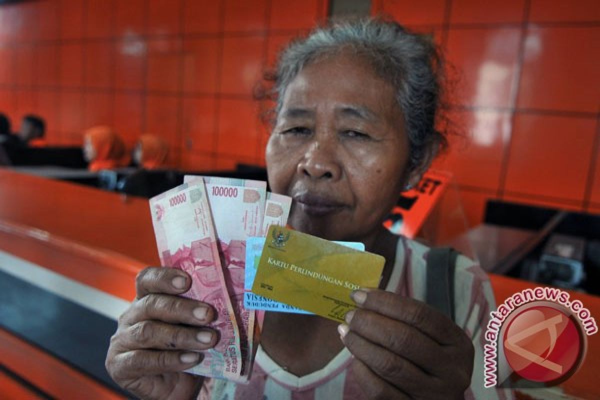 Penyaluran BLSM di Kantor Pos Jatinegara lancar