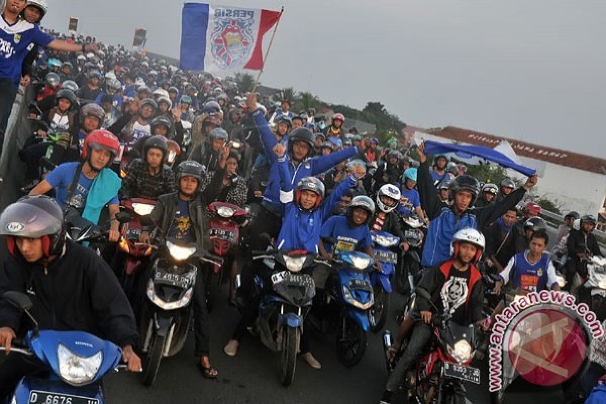 Dua mobil plat B dirusak "bobotoh" Persib