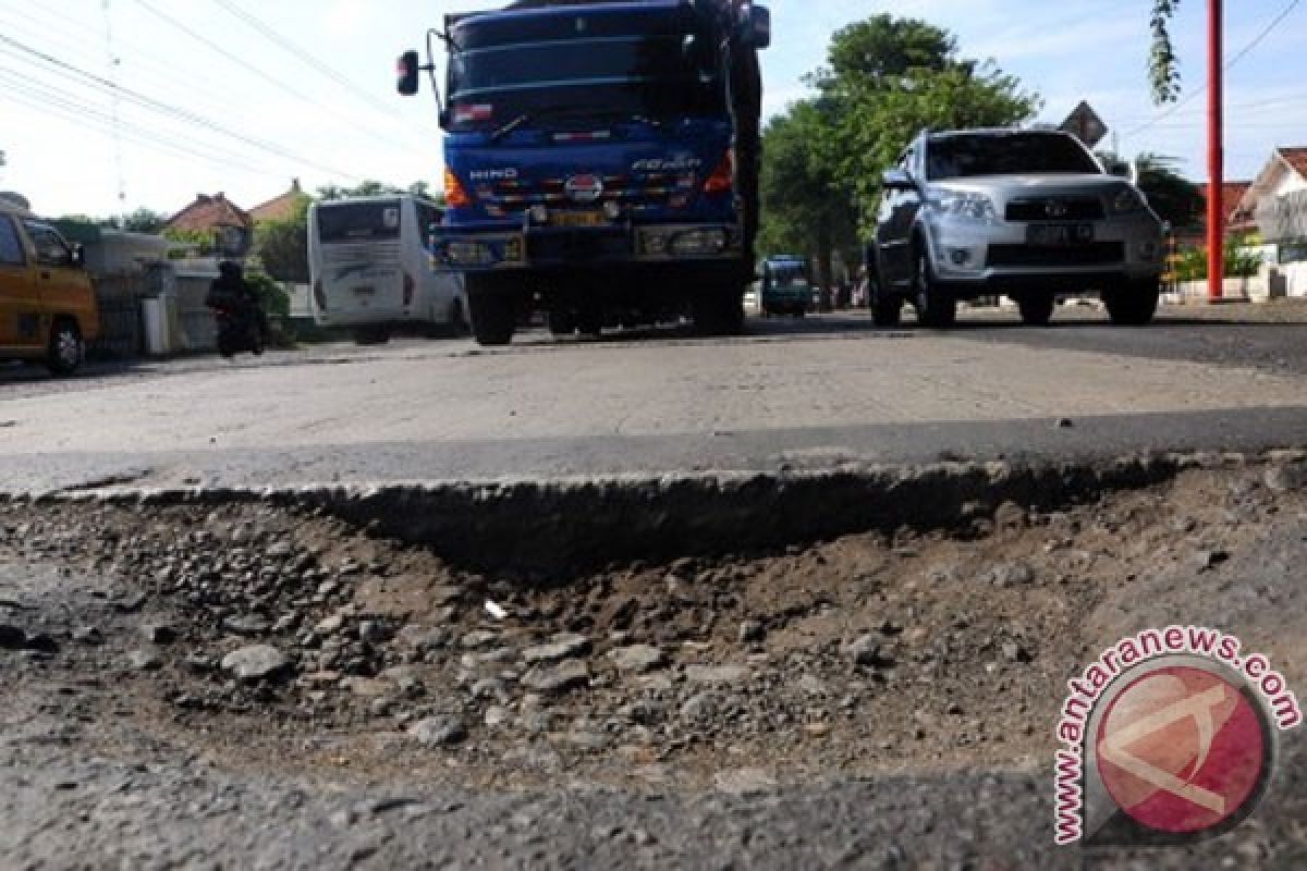 Pemerintah siapkan konstruksi permanen untuk jalan Pantura