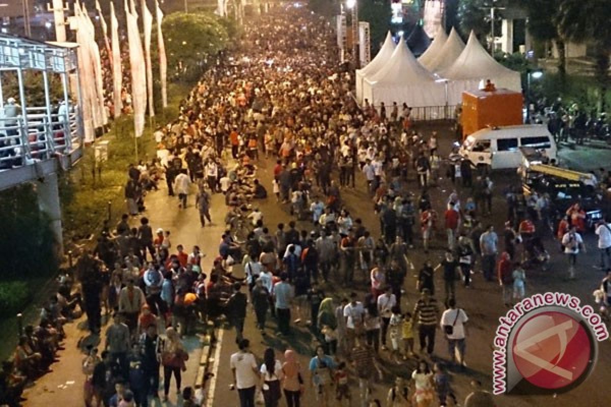 Sejumlah panggung Jakarta Night Festival mulai dipasang