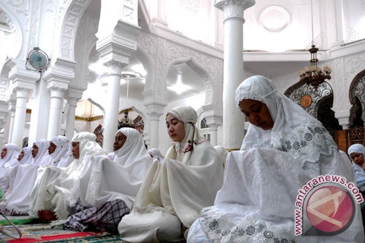 Masyarakat Sampit padati masjid sambut Nisfu Sya'ban