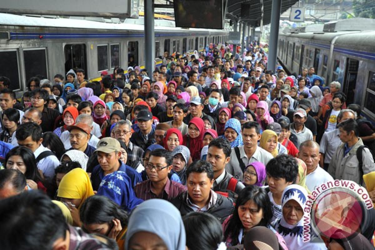 Penumpang KRL diperkirakan menurun 30 persen pascalebaran