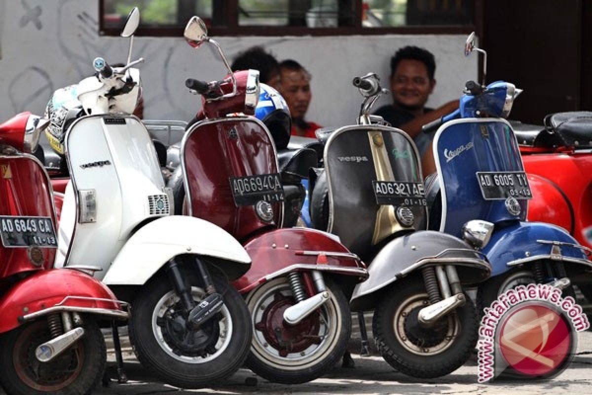 Komunitas Scooter Sarawak Sambangi Kalbar Via Darat