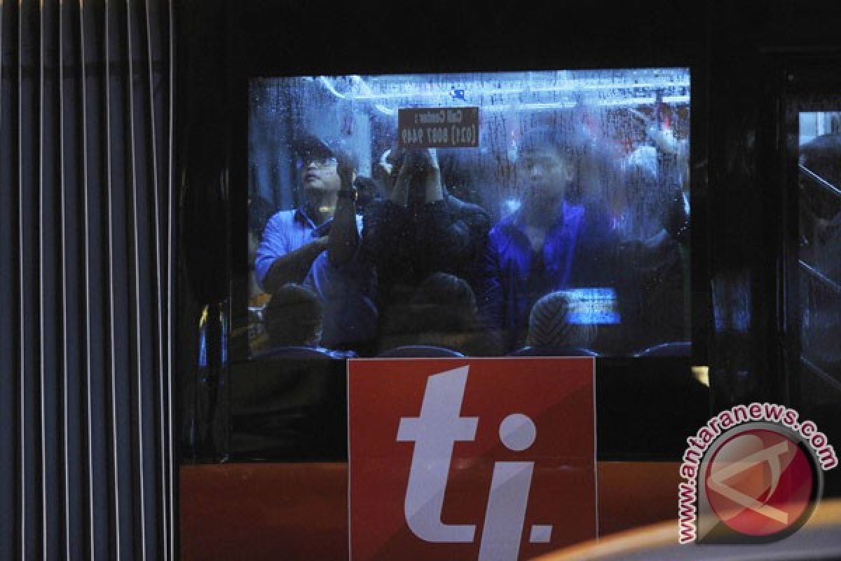 Tiga halte Bus TransJakarta sementara ditutup akibat demo