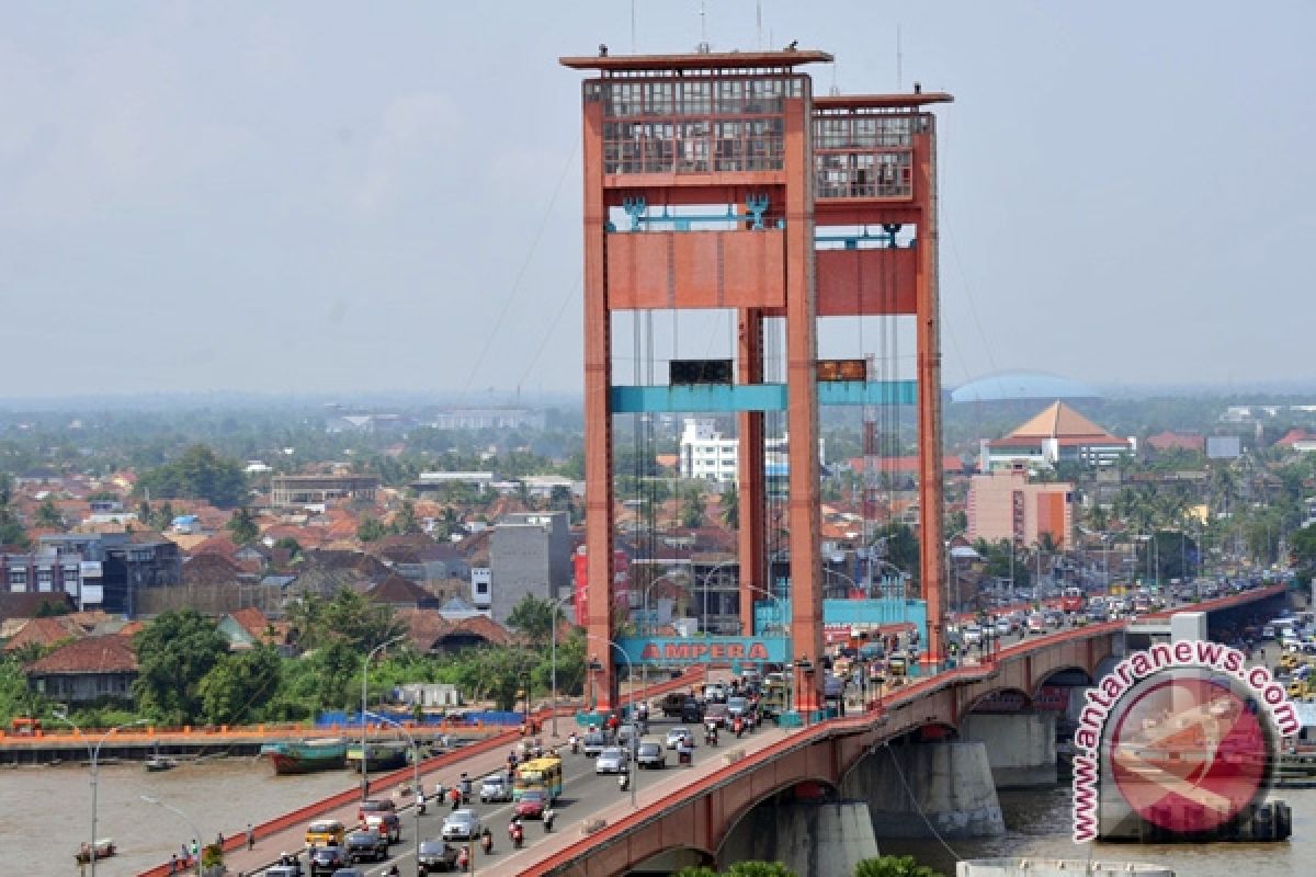 Jembatan Ampera ditutup malam tahun baru