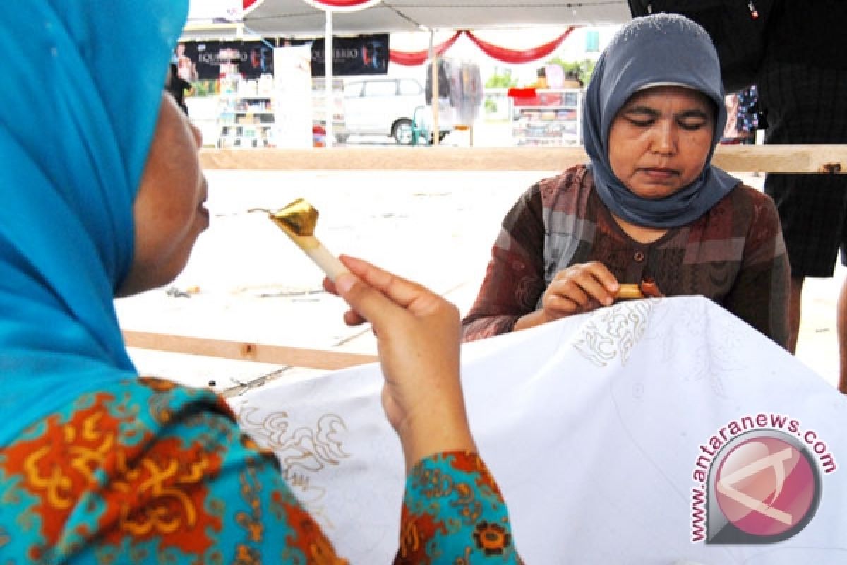 Nurohmad Ciptakan Alat Membatik Dari Limbah Kertas