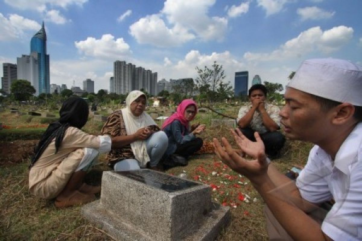 Jelang Ramadhan, TPU Tunggul Hitam Masih Sepi Peziarah
