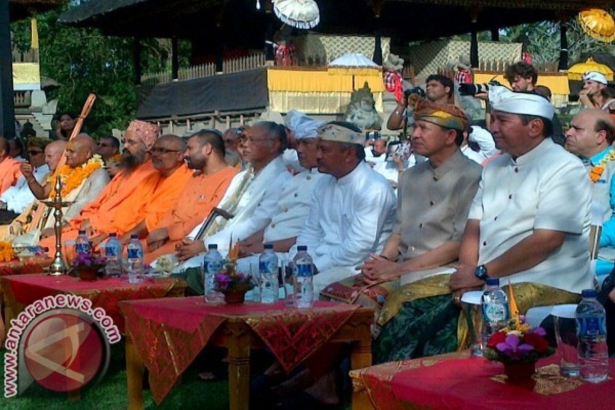 Menag Buka Pertemuan Tokoh Hindu Sedunia di Bali