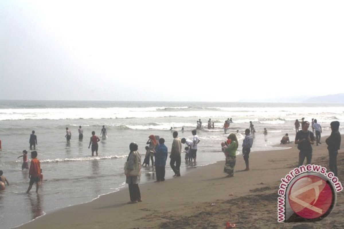 Bahaya Foto Selfie Membelakangi Laut 