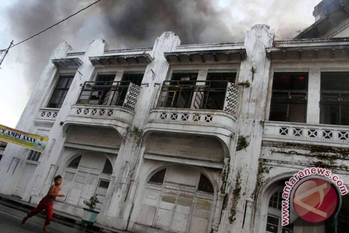 Kebakaran Gedung Bersejarah - ANTARA News