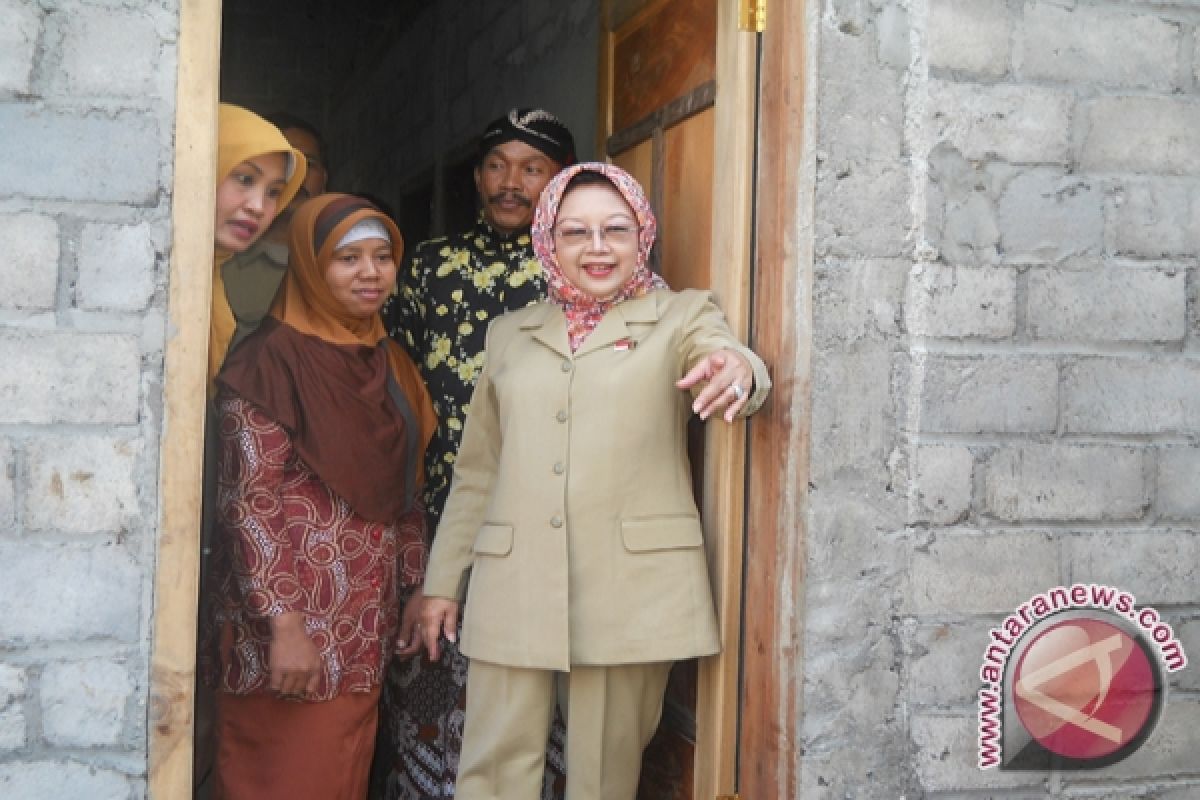 Warga korban longsor Bantul tempati hunian baru