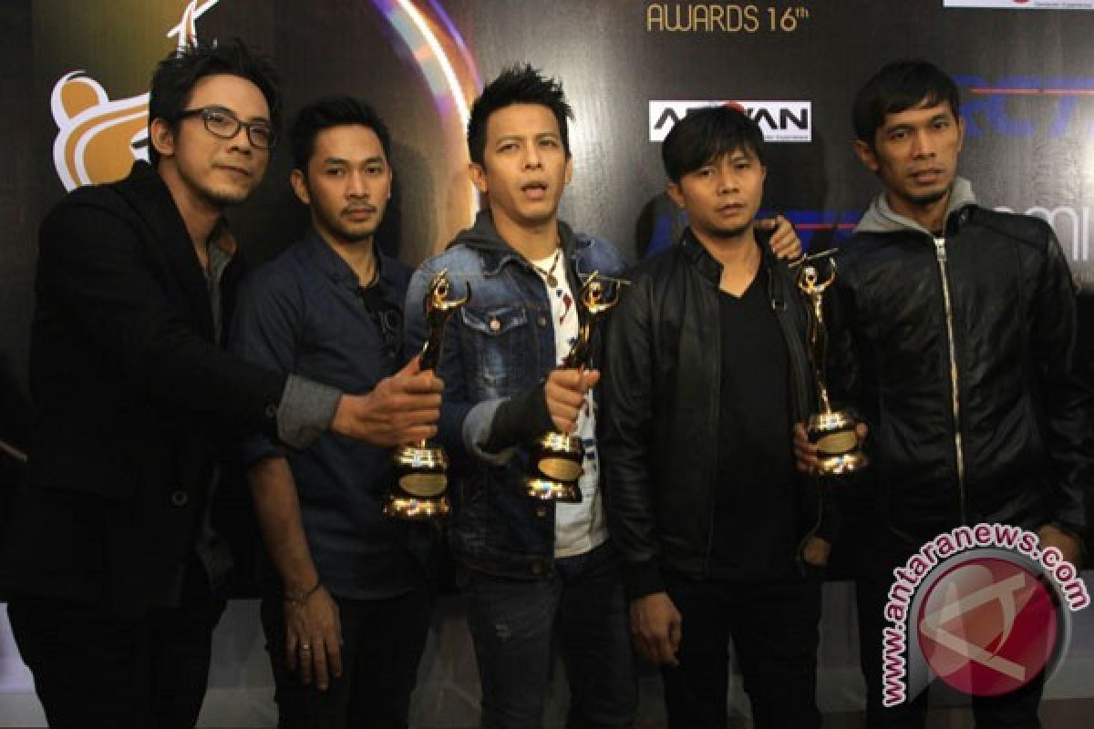 NOAH menang Grup Pop Terbaik AMI Awards 2013